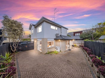 2/13 Fratley Avenue, Farm Cove, Auckland