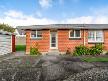 2/8 Oregon Drive, Maoribank, Upper Hutt