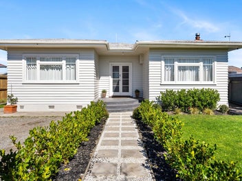 1031 Beatty Street, Mayfair, Hastings