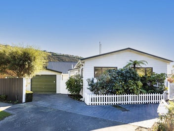 2/11 Duncan Street, Sumner, Christchurch