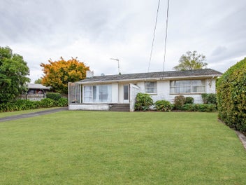 8 Pulham Crescent, Queenwood, Hamilton
