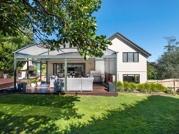 7 Emerald Way, Rosedale, Auckland