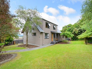 13 King Charles Drive, Kingsley Heights, Upper Hutt