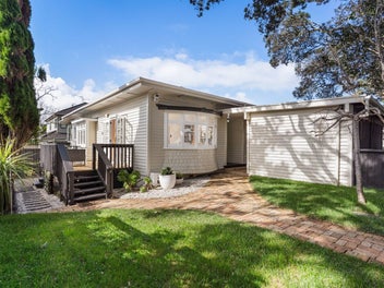 13A Irirangi Road, Greenlane, Auckland