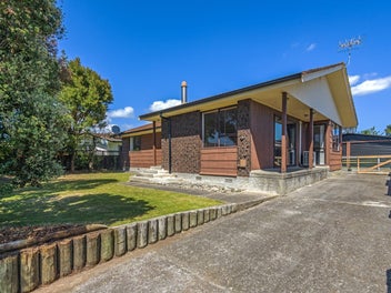 12 Hillcrest Drive, Kelvin Grove, Palmerston North