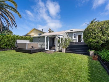 17 Warwick Avenue, Westmere, Auckland