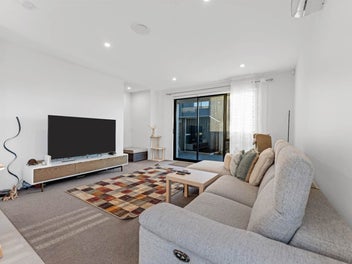 16 Magnetite Lane, Flat Bush, Auckland