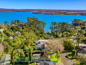 14 Rosecamp Road, Beach Haven, Auckland