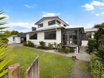 16 Hamilton Road, Papatoetoe, Auckland