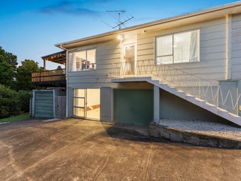 2/20 Celeste Place, Totara Vale, Auckland