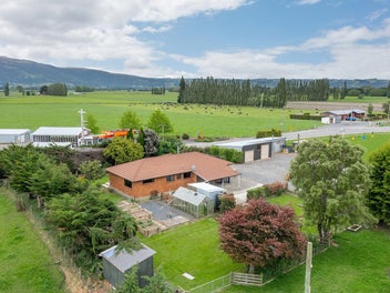 495 Centre Road, Momona, Outram