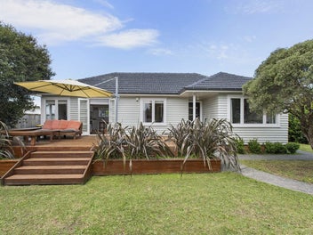 697 Te Atatu Road, Te Atatu Peninsula, Auckland