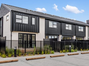 2/666 Swanson Road, Swanson, Auckland