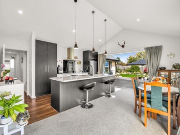 9 Minerva Crescent, Woodend, Woodend