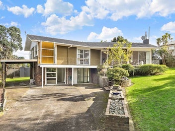 11 Grimshaw Place, Henderson, Auckland