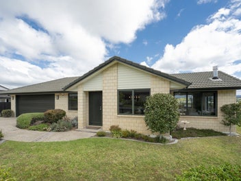 2 Carex Close, Pyes Pa, Tauranga