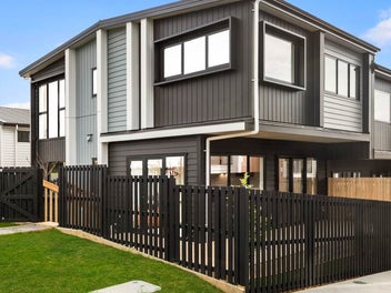 5/145 Carlisle Road, Northcross, Auckland