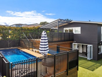 25 Barron Drive, Green Bay, Auckland