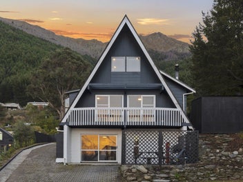 26 Williams Street, Sunshine Bay, Queenstown