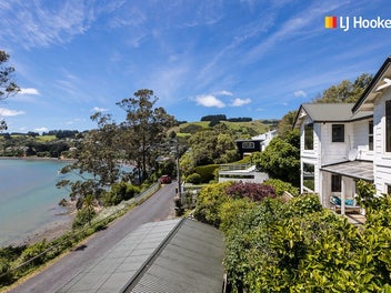 33 Marine Parade, Macandrew Bay, Dunedin