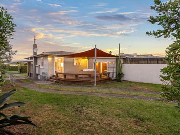 189 Riverside Avenue, Point England, Auckland