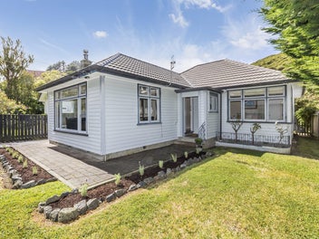 64 Airlie Road, Plimmerton, Porirua