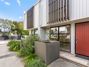 7B Range View Road, Mount Albert, Auckland