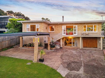 10 Rauhuia Crescent, Parau, Auckland