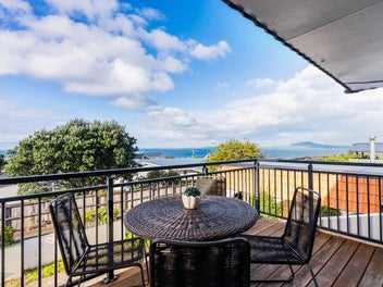 1/95 Aberdeen Road, Castor Bay, Auckland