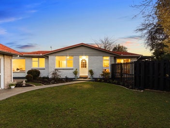 15 Denniston Crescent, Redwood, Christchurch