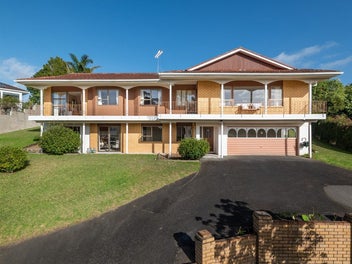 4 Mosman Place, Chatswood, Auckland