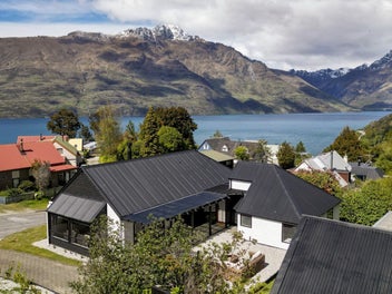 24 Williams Street, Sunshine Bay, Queenstown