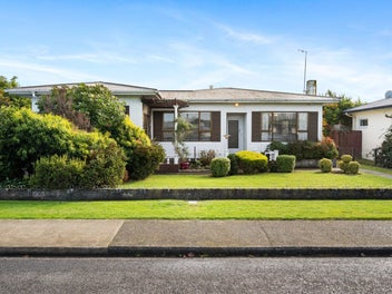 1412 Woodstock Avenue, Mayfair, Hastings