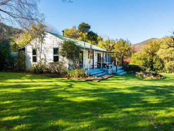 5B Lady Cobham Grove, Anakiwa, Picton