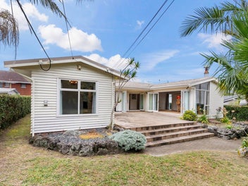11 Exmouth Road, Northcote, Auckland