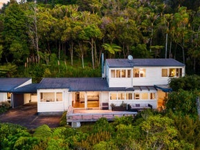 858 West Coast Road, Waiatarua, Auckland