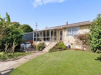 8 Dingadee Street, Welcome Bay, Tauranga