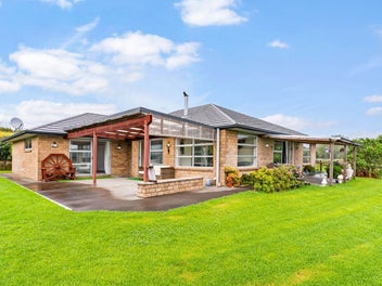 1096B Awhitu Road, Pollok, Pollok
