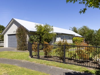 8 Haines Grove, Rainbow Point, Taupō