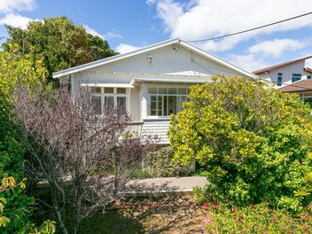 102 Nevay Road, Karaka Bays, Wellington