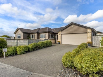 31 Staithes Drive North, Whitby, Porirua