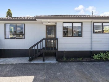 2/221 Waitemata Drive, Ranui, Auckland