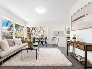 2/14 Kapiti Place, Sunnynook, Auckland