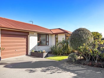 2/57 Reynolds Avenue, Bishopdale, Christchurch