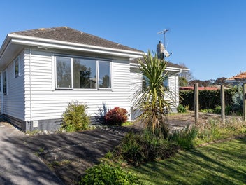120 Clarkin Road, Fairfield, Hamilton