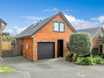5/37 Fields Parade, Oteha, Auckland