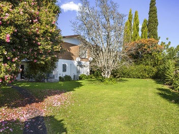 2/50 Te Kanawa Crescent, Henderson, Auckland