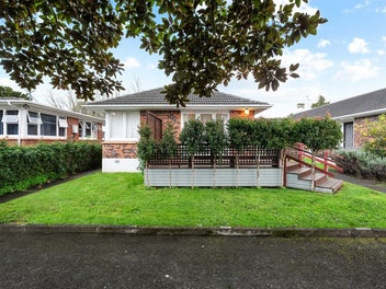 2/8 Bowling Avenue, Epsom, Auckland