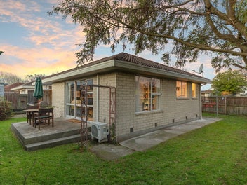 1/11 Salford Avenue, Redwood, Christchurch