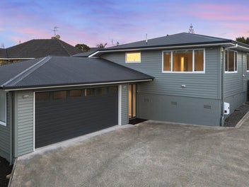 27 La Rosa Street, Green Bay, Auckland